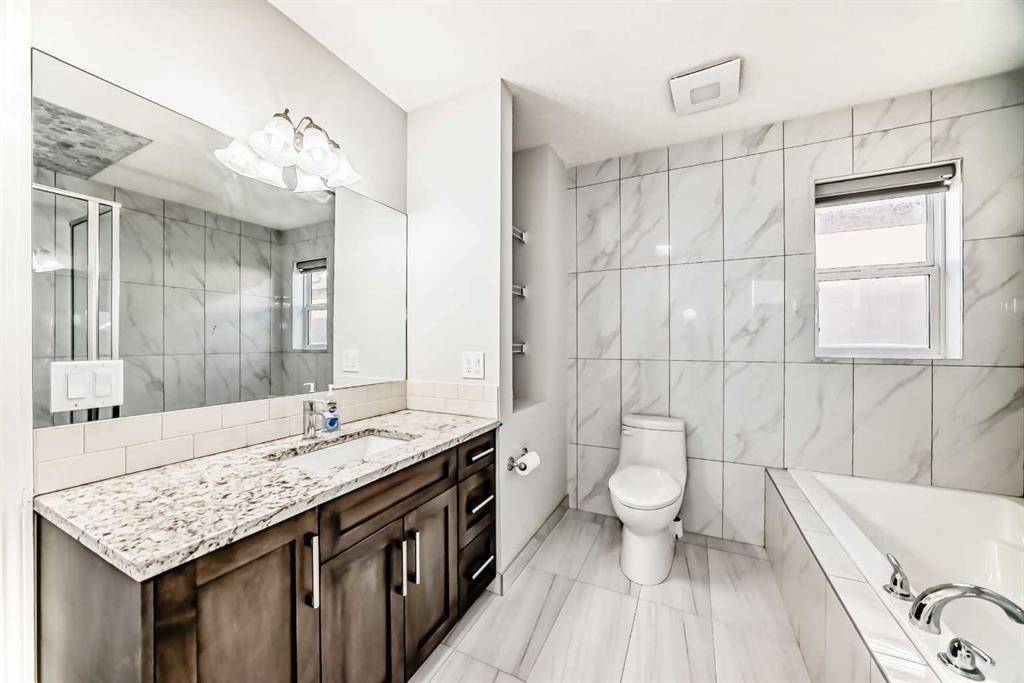 9 Saddlecrest Crescent Ne, Calgary, AB - Indoor Photo Showing Bathroom