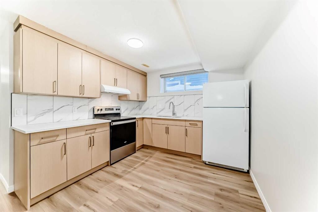 9 Saddlecrest Crescent Ne, Calgary, AB - Indoor Photo Showing Kitchen