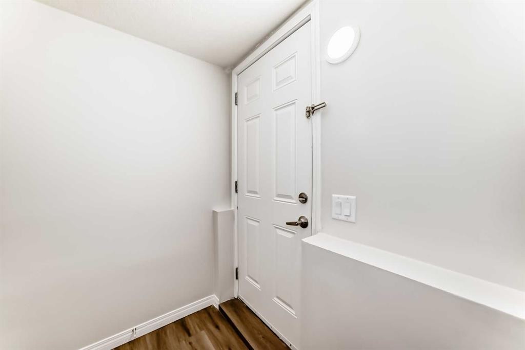 9 Saddlecrest Crescent Ne, Calgary, AB - Indoor Photo Showing Other Room