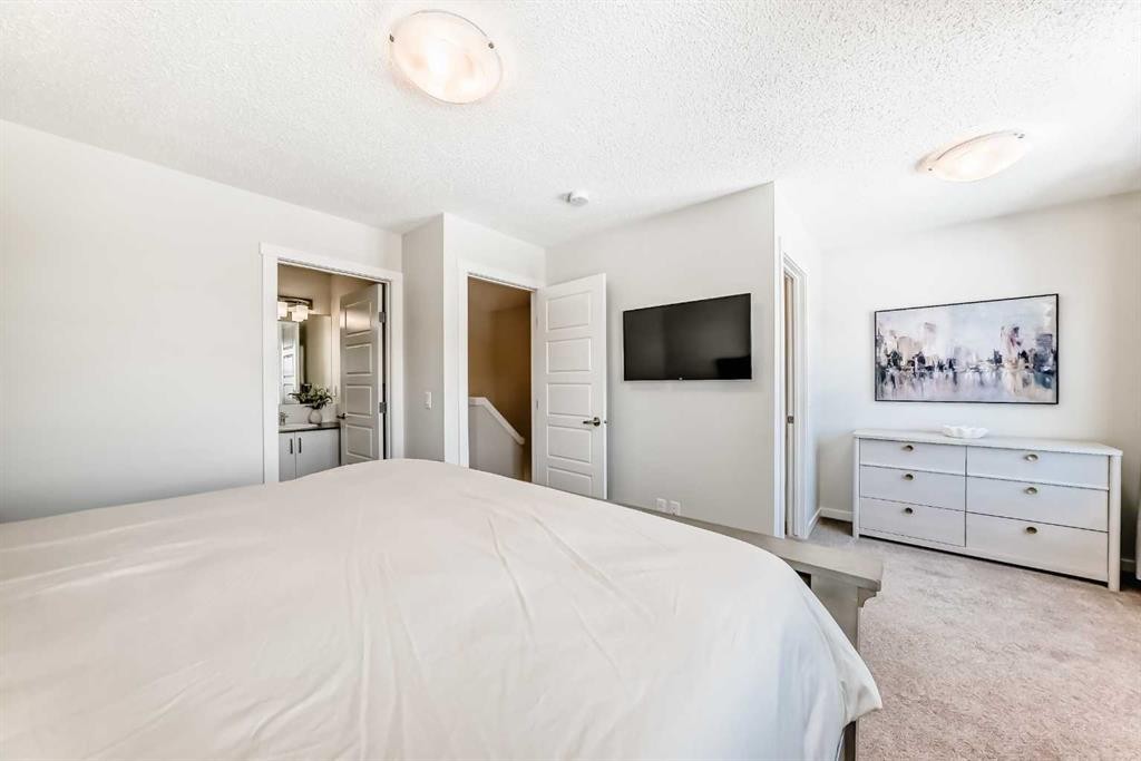 272 Cranbrook Square Se, Calgary, AB - Indoor Photo Showing Bedroom