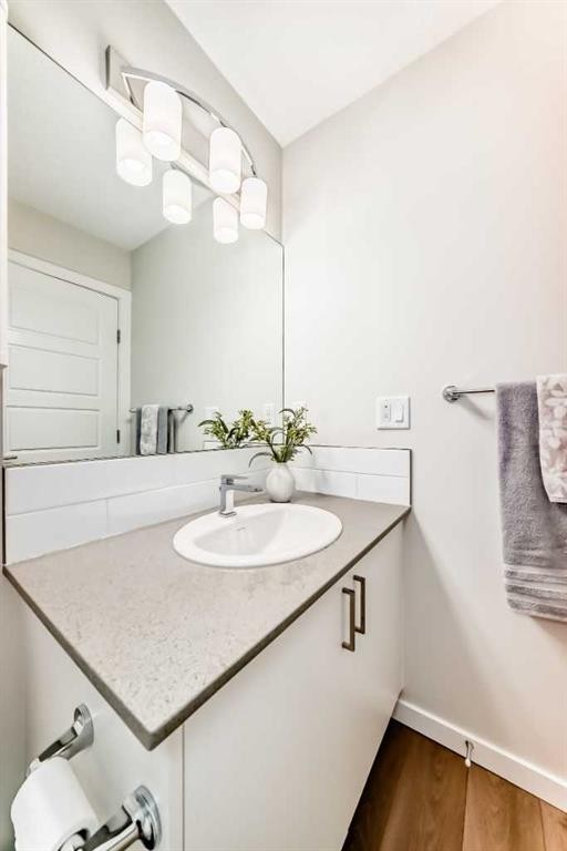 272 Cranbrook Square Se, Calgary, AB - Indoor Photo Showing Bathroom