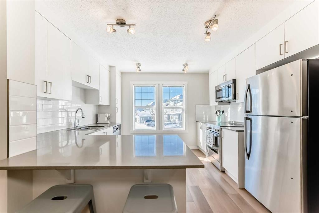 272 Cranbrook Square Se, Calgary, AB - Indoor Photo Showing Kitchen With Stainless Steel Kitchen With Upgraded Kitchen