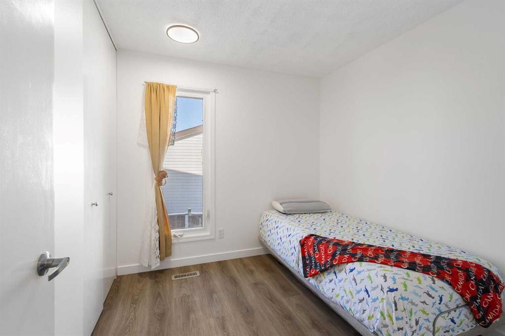 95 Beddington Way Ne, Calgary, AB - Indoor Photo Showing Bedroom