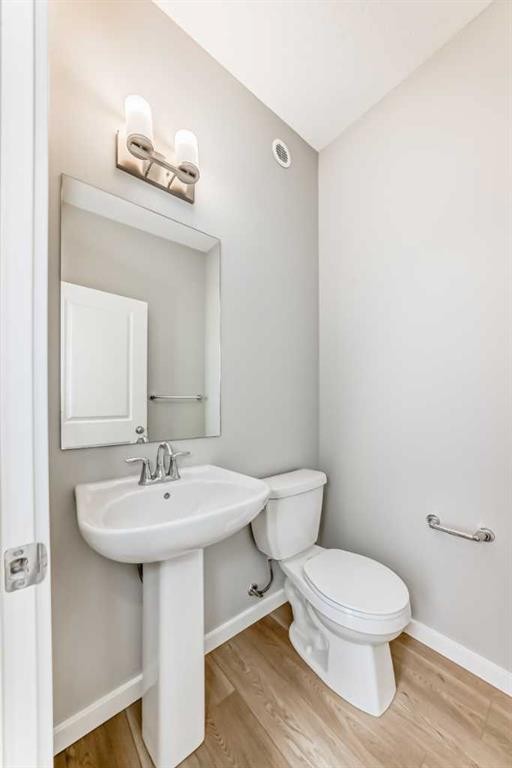 85 Starling Boulevard Nw, Calgary, AB - Indoor Photo Showing Bathroom