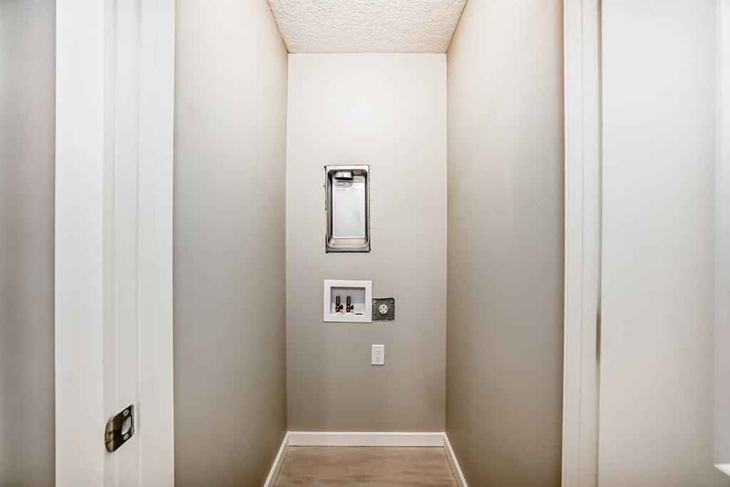 85 Starling Boulevard Nw, Calgary, AB - Indoor Photo Showing Other Room