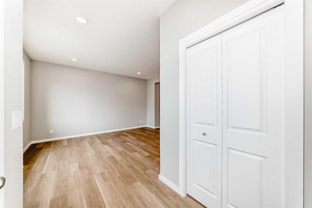 85 Starling Boulevard Nw, Calgary, AB - Indoor Photo Showing Other Room