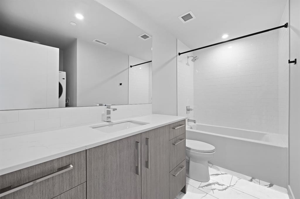 841-110 18A Street Nw, Calgary, AB - Indoor Photo Showing Bathroom