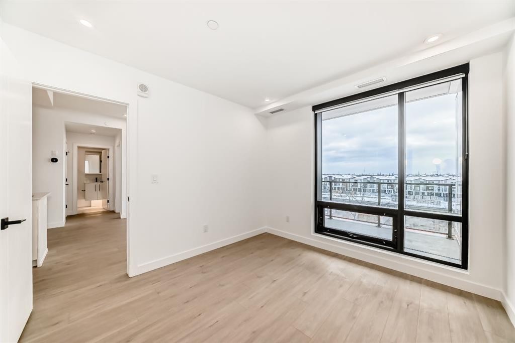 415-8375 Broadcast Avenue Sw, Calgary, AB - Indoor Photo Showing Other Room