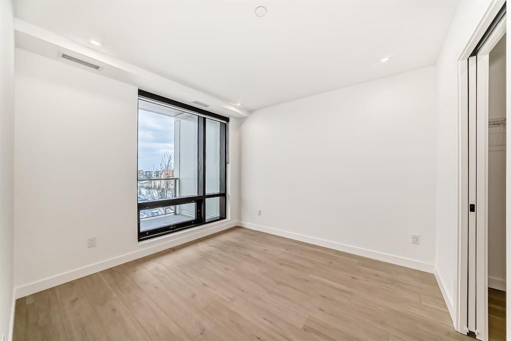 415-8375 Broadcast Avenue Sw, Calgary, AB - Indoor Photo Showing Other Room