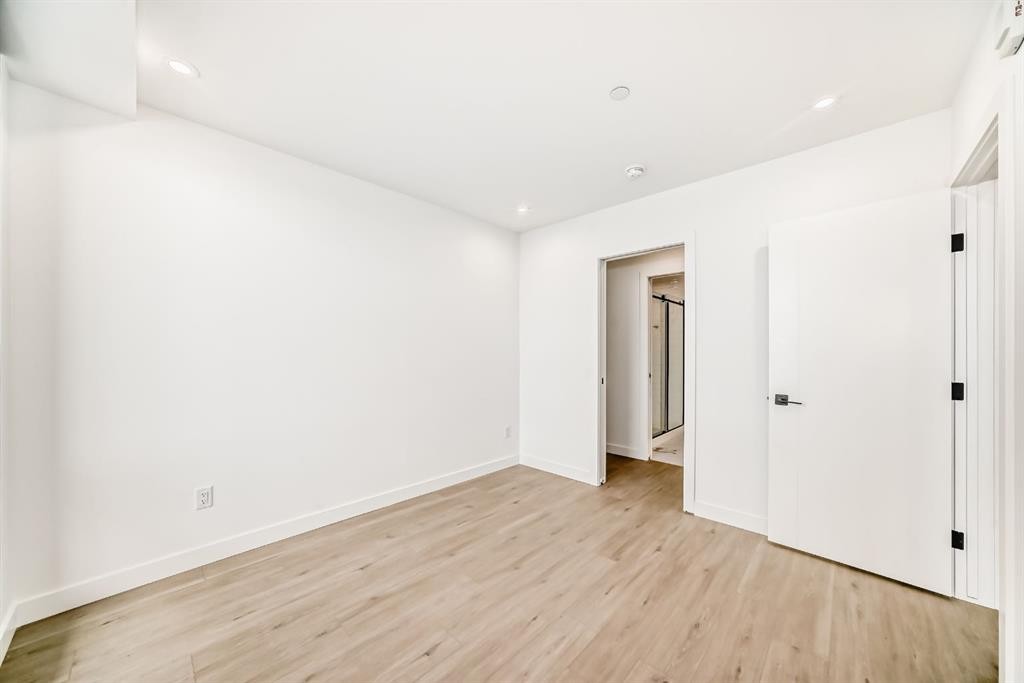 415-8375 Broadcast Avenue Sw, Calgary, AB - Indoor Photo Showing Other Room
