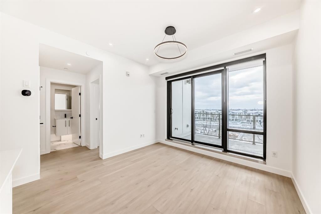 415-8375 Broadcast Avenue Sw, Calgary, AB - Indoor Photo Showing Other Room