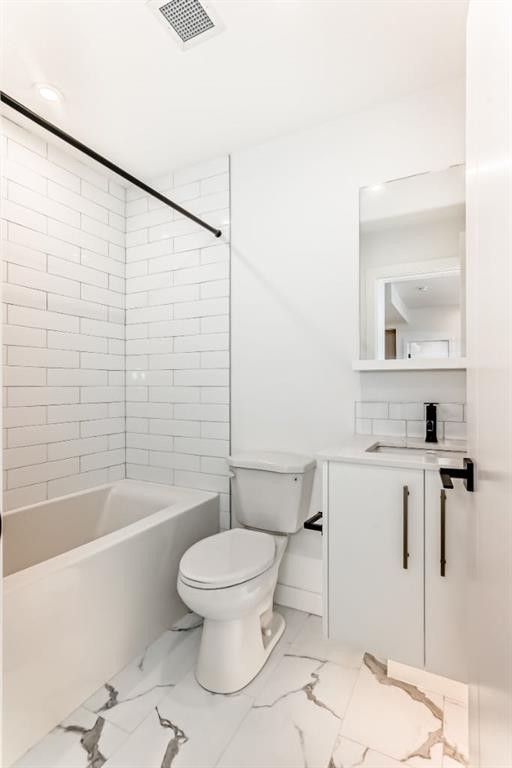 415-8375 Broadcast Avenue Sw, Calgary, AB - Indoor Photo Showing Bathroom