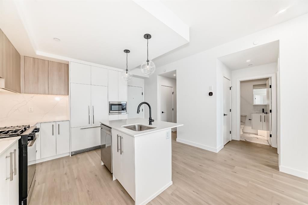 415-8375 Broadcast Avenue Sw, Calgary, AB - Indoor Photo Showing Kitchen With Upgraded Kitchen