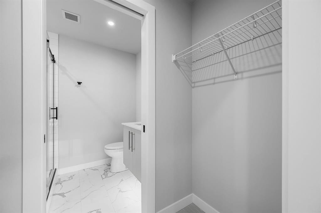 307-8375 Broadcast Avenue Sw, Calgary, AB - Indoor Photo Showing Bathroom