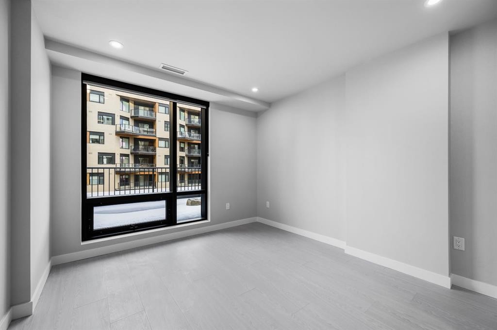307-8375 Broadcast Avenue Sw, Calgary, AB - Indoor Photo Showing Other Room