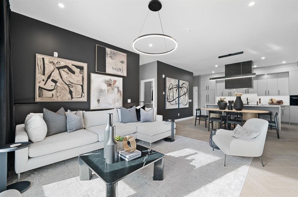 206-835 78 Street Sw, Calgary, AB - Indoor Photo Showing Living Room