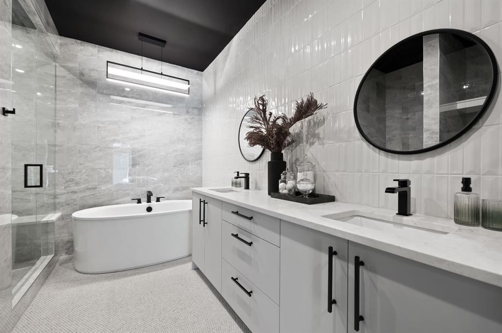 206-835 78 Street Sw, Calgary, AB - Indoor Photo Showing Bathroom