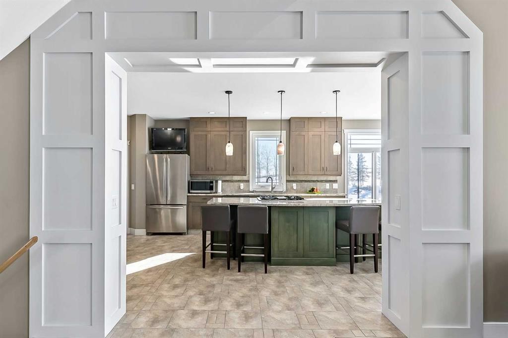 108 Ravencrest Drive, Rural Foothills County, AB - Indoor Photo Showing Kitchen