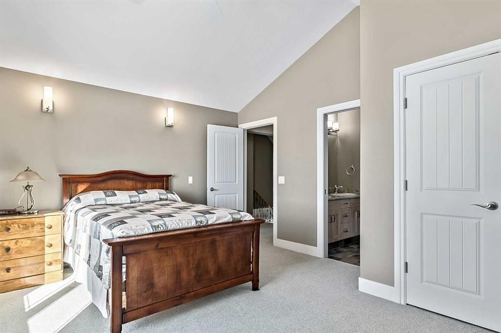 108 Ravencrest Drive, Rural Foothills County, AB - Indoor Photo Showing Bedroom