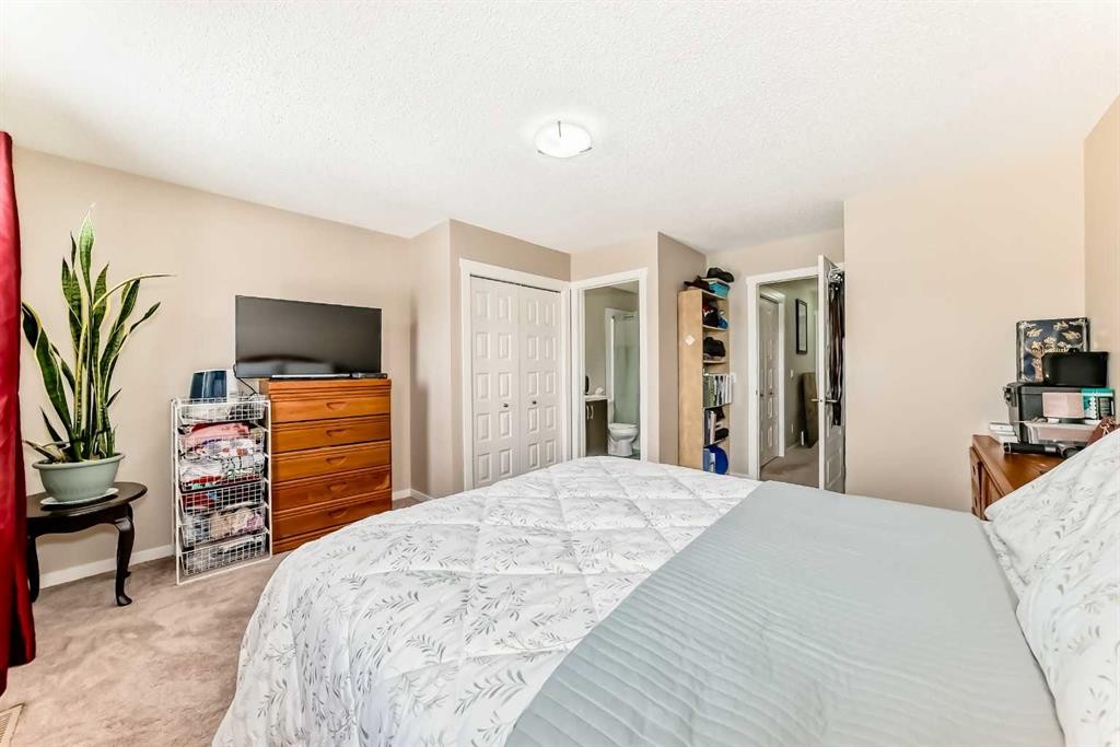 38 Auburn Bay Link Se, Calgary, AB - Indoor Photo Showing Bedroom