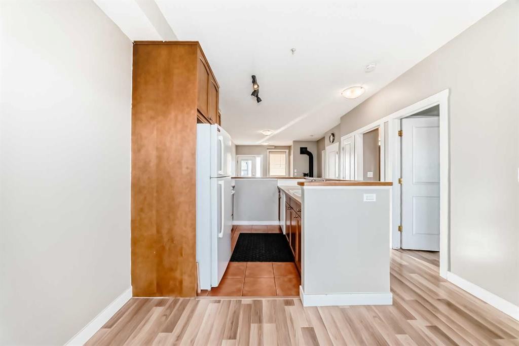 309-1540 17 Avenue Sw, Calgary, AB - Indoor