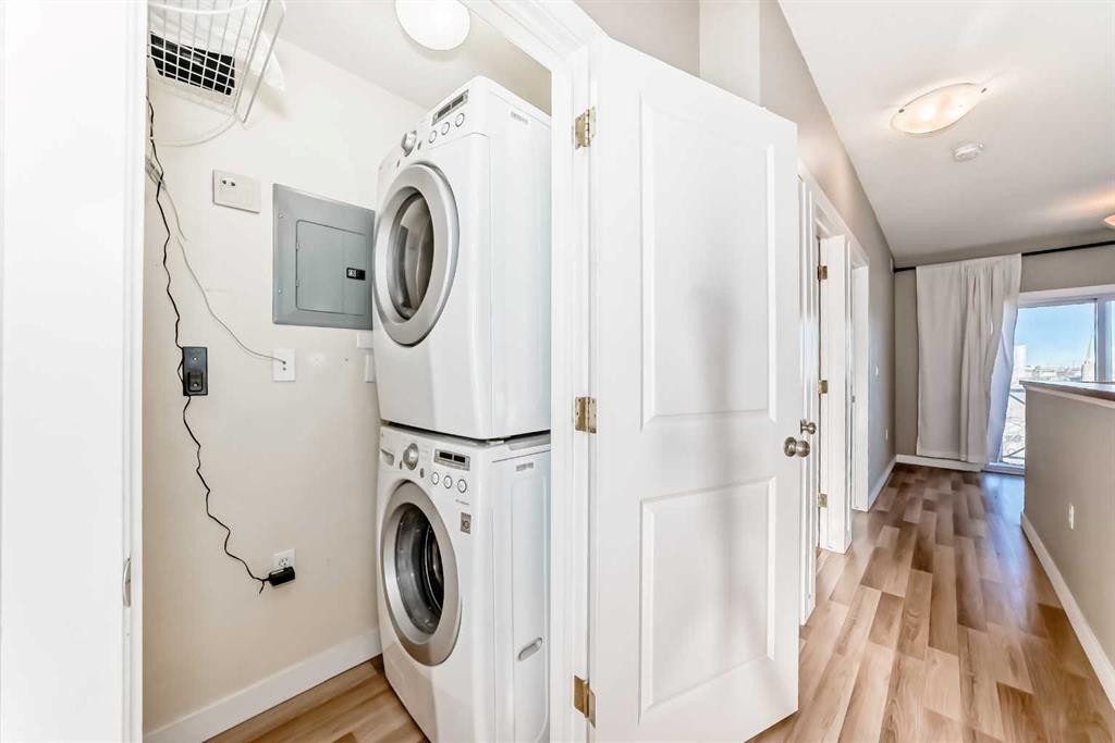 309-1540 17 Avenue Sw, Calgary, AB - Indoor Photo Showing Laundry Room