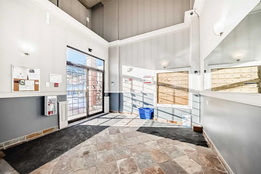 309-1540 17 Avenue Sw, Calgary, AB - Indoor Photo Showing Other Room