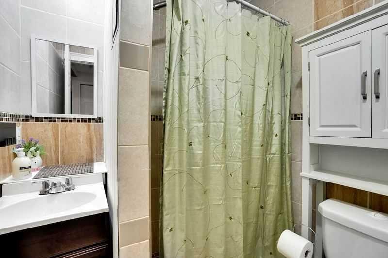 117 Walden Square Se, Calgary, AB - Indoor Photo Showing Bathroom