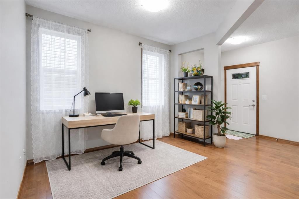 117 Walden Square Se, Calgary, AB - Indoor Photo Showing Office