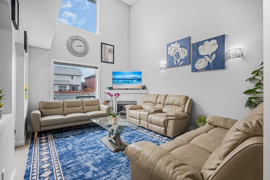 31 Saddleback Way Ne, Calgary, AB - Indoor Photo Showing Living Room