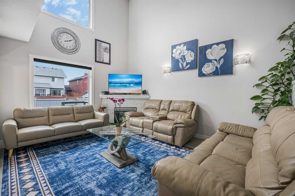 31 Saddleback Way Ne, Calgary, AB - Indoor Photo Showing Living Room