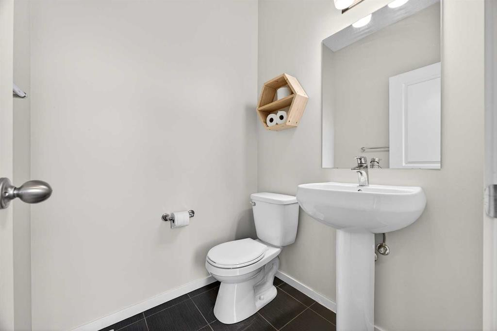 369 Walden Parade Se, Calgary, AB - Indoor Photo Showing Bathroom
