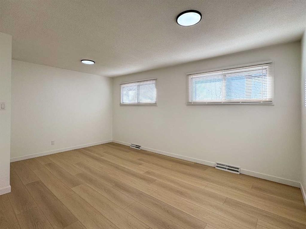 2212 72 Avenue Se, Calgary, AB - Indoor Photo Showing Other Room