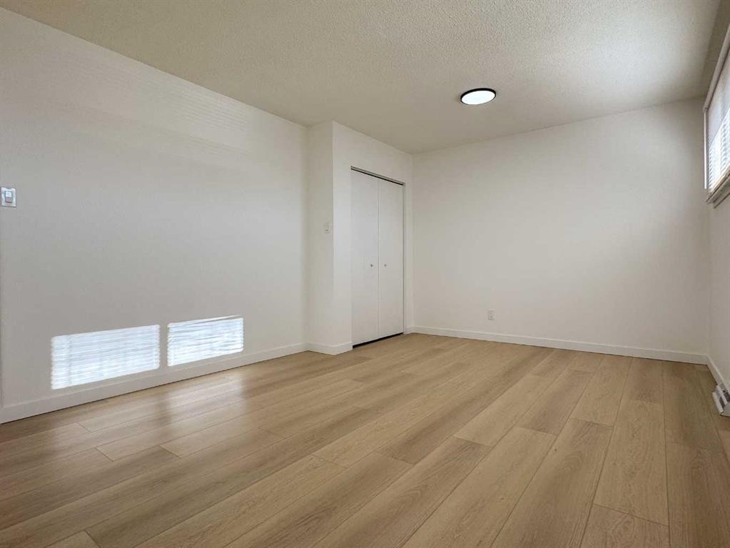 2212 72 Avenue Se, Calgary, AB - Indoor Photo Showing Other Room