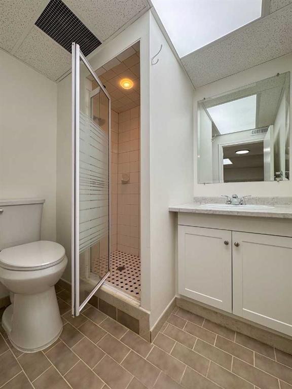 2212 72 Avenue Se, Calgary, AB - Indoor Photo Showing Bathroom