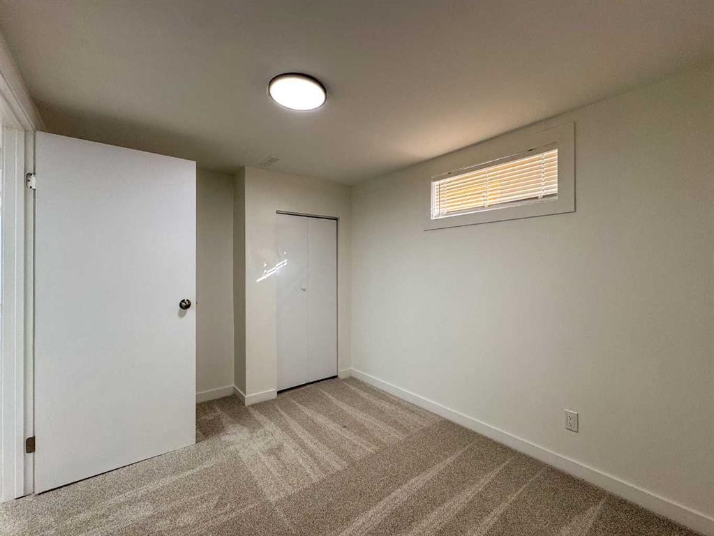 2212 72 Avenue Se, Calgary, AB - Indoor Photo Showing Other Room