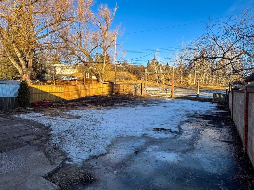 2212 72 Avenue Se, Calgary, AB - Outdoor