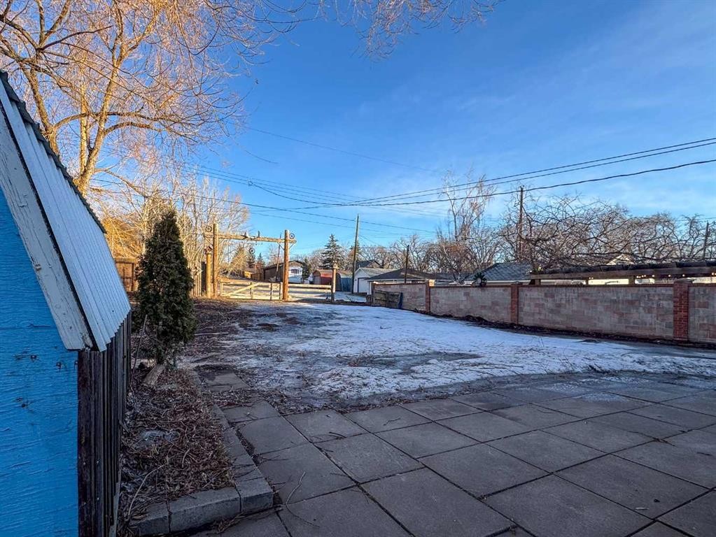 2212 72 Avenue Se, Calgary, AB - Outdoor