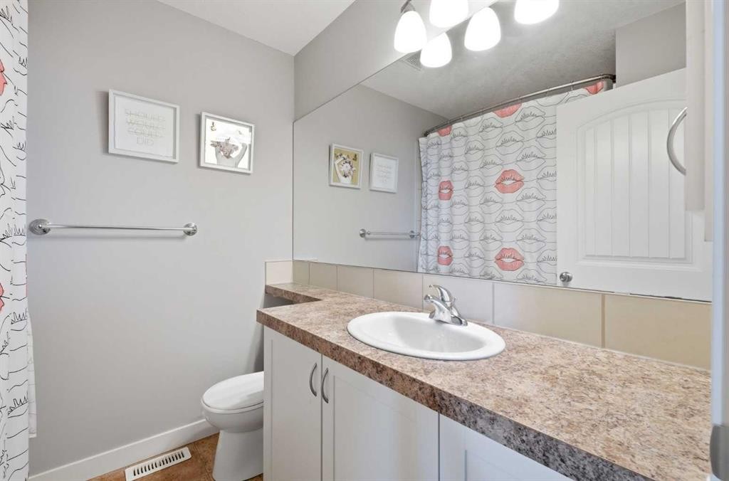 53-Sage Hill Common Nw, Calgary, AB - Indoor Photo Showing Bathroom