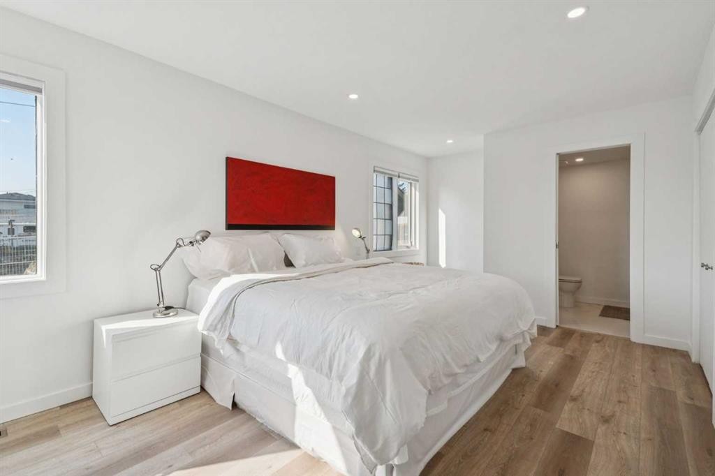 809 9 Street Ne, Calgary, AB - Indoor Photo Showing Bedroom