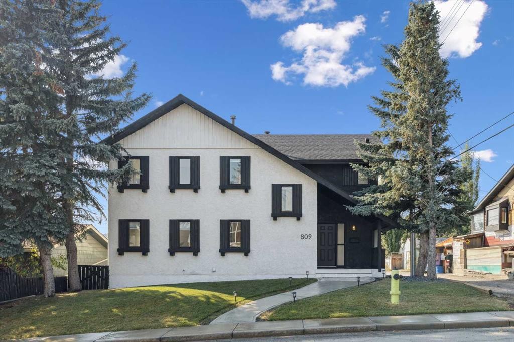 809 9 Street Ne, Calgary, AB - Outdoor With Facade