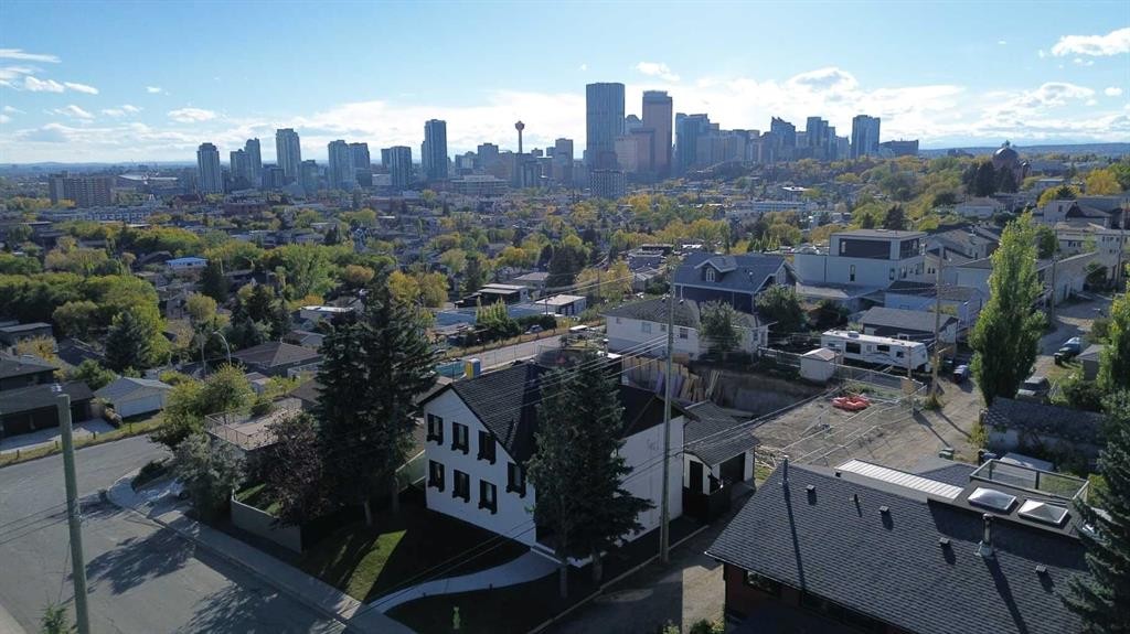 809 9 Street Ne, Calgary, AB - Outdoor With View