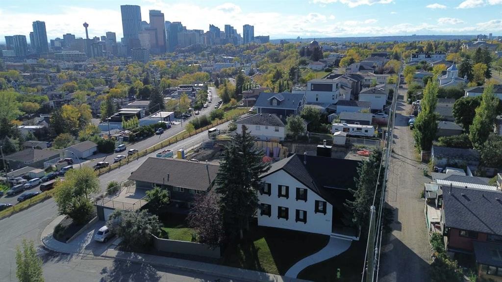 809 9 Street Ne, Calgary, AB - Outdoor With View