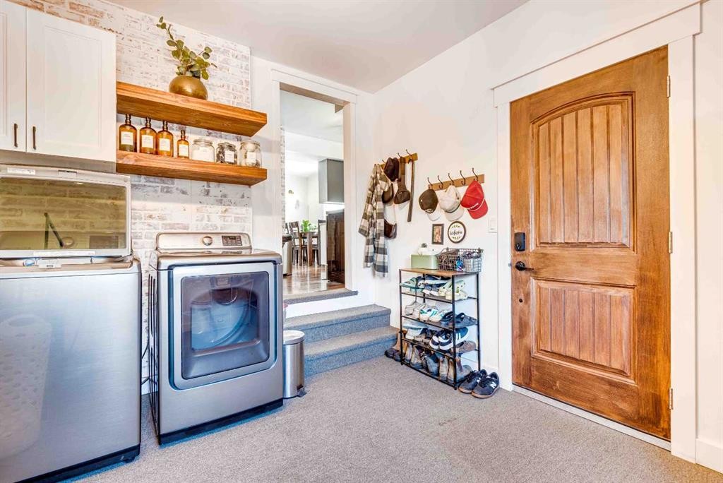 215 4 Avenue Se, Three Hills, AB - Indoor Photo Showing Laundry Room
