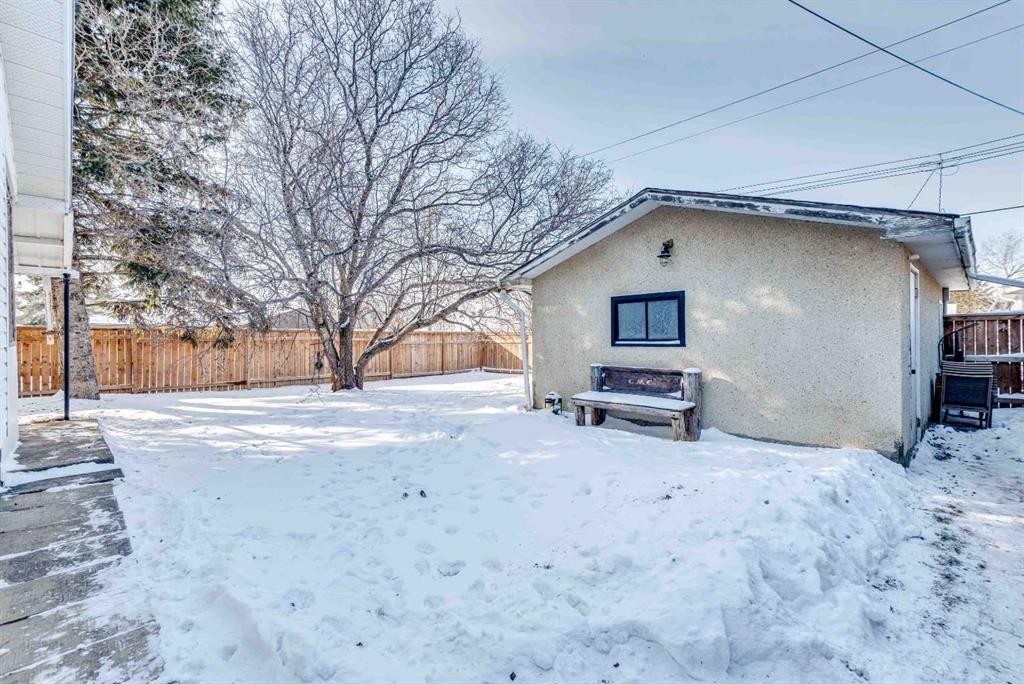 215 4 Avenue Se, Three Hills, AB - Outdoor