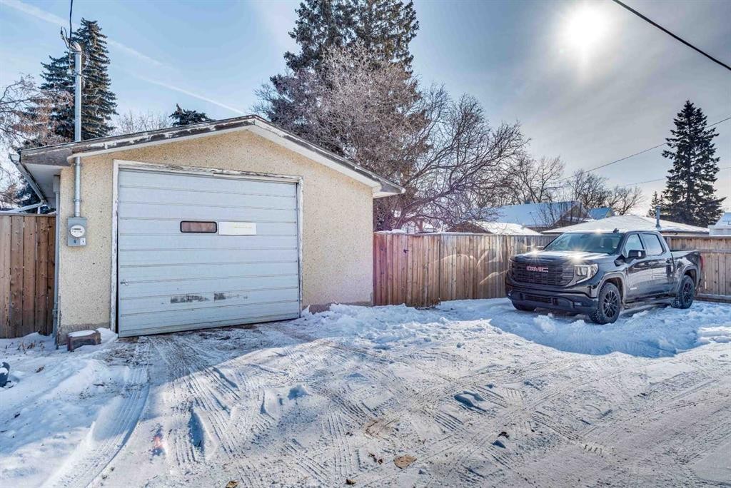 215 4 Avenue Se, Three Hills, AB - Outdoor