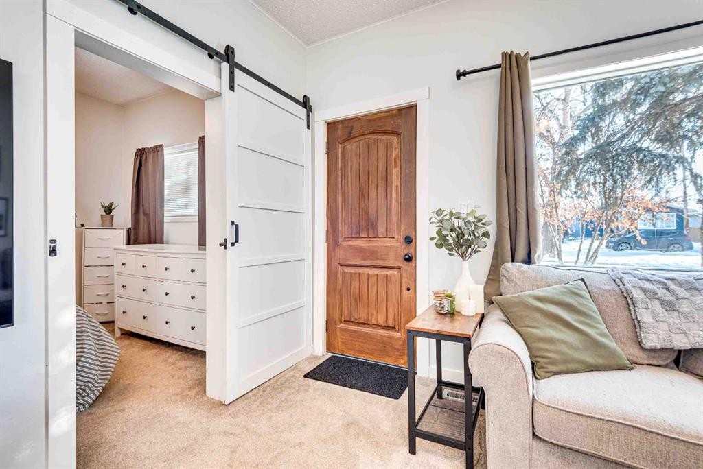 215 4 Avenue Se, Three Hills, AB - Indoor