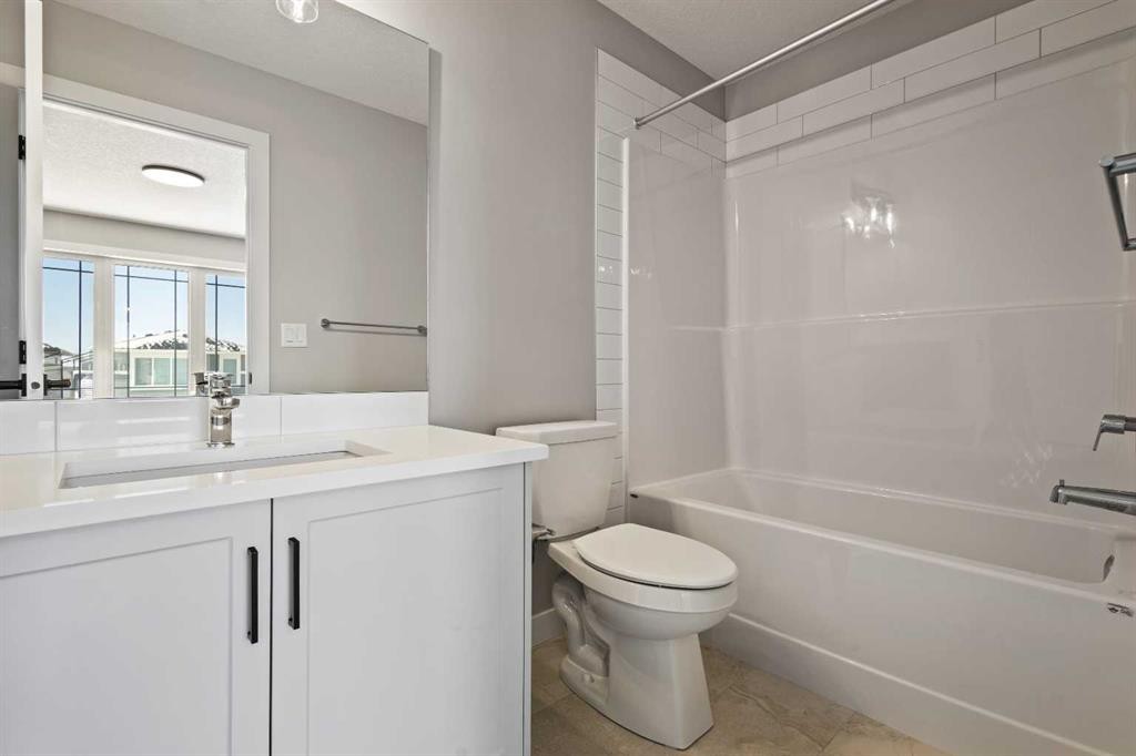 65 Amblefield Heights Nw, Calgary, AB - Indoor Photo Showing Bathroom