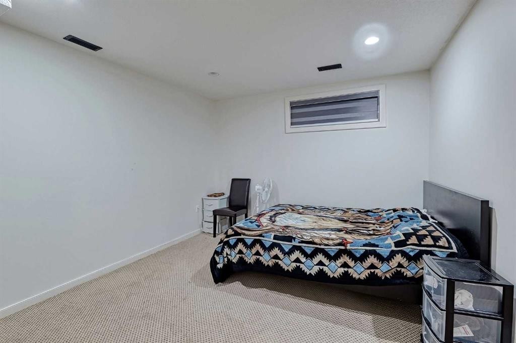 303 Saddlebrook Way Ne, Calgary, AB - Indoor Photo Showing Bedroom