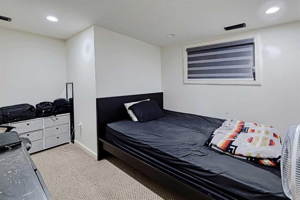 303 Saddlebrook Way Ne, Calgary, AB - Indoor Photo Showing Bedroom